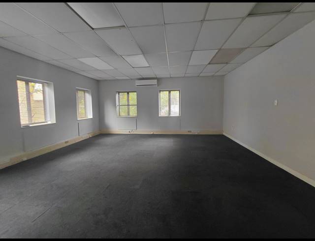 295M² OFFICE TO LET IN OLIVEDALE